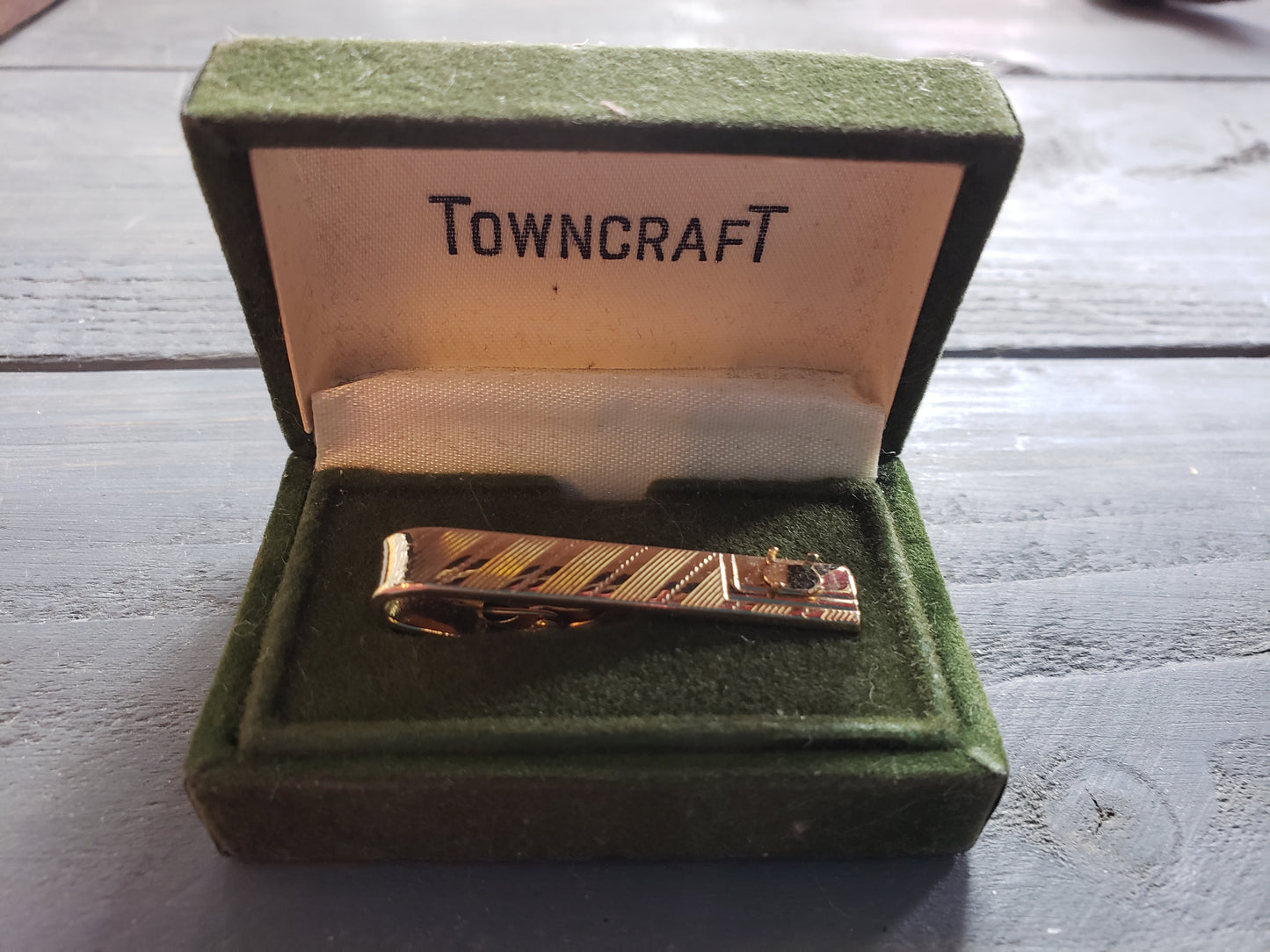 Towncraft Tie Clip in green velvet case (missing jewel)