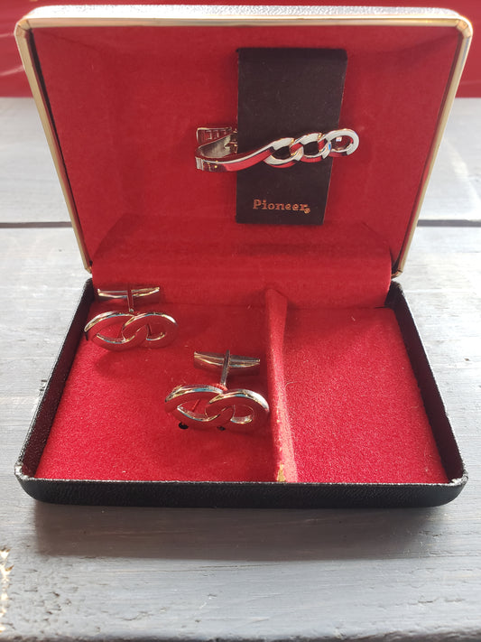 Pioneer brand cuff link and tie bar set in original box