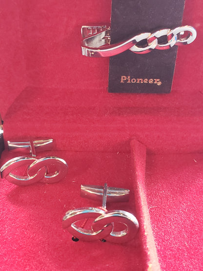 Pioneer brand cuff link and tie bar set in original box