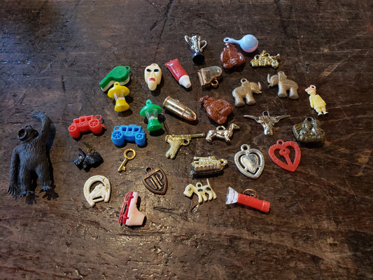 30 vintage cracker jack prizes