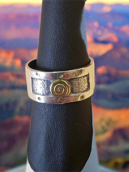Wide band sterling ring with spiral design size 9