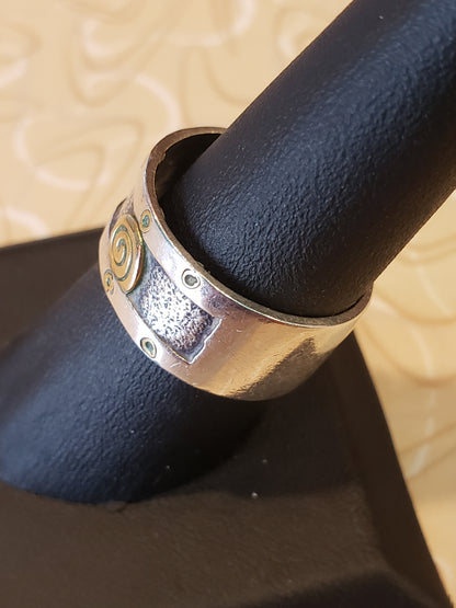 Wide band sterling ring with spiral design size 9