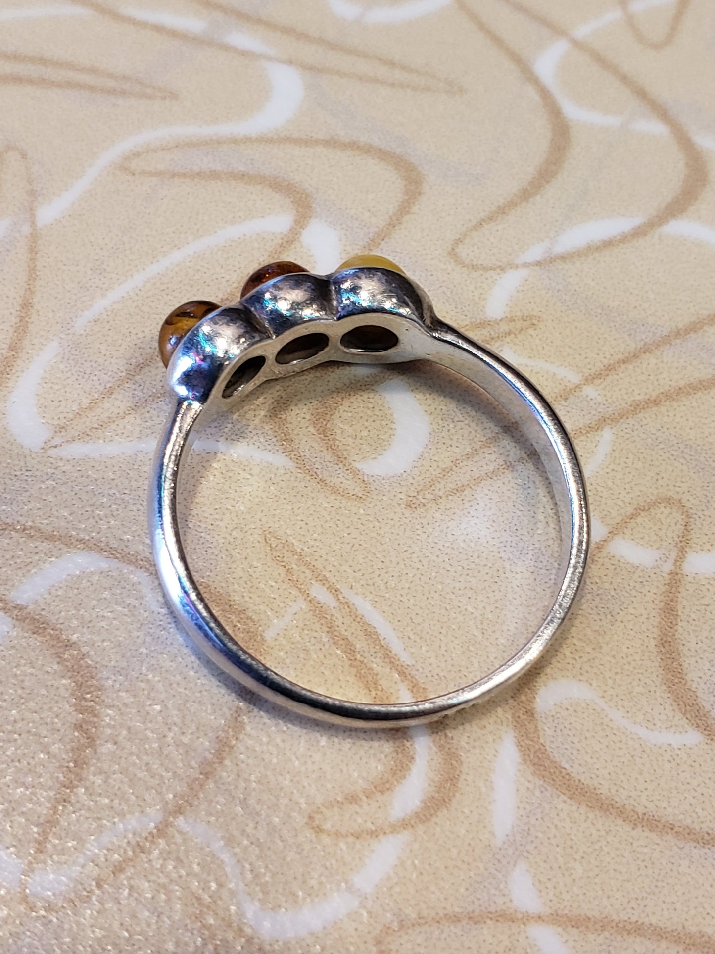 .925 Sterling ring with 3 stones size 7.5