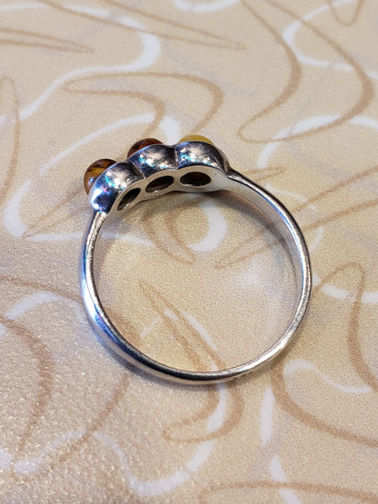 .925 Sterling ring with 3 stones size 7.5