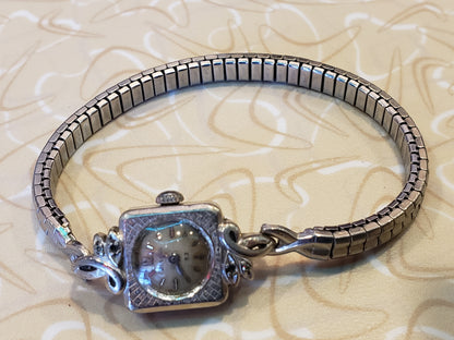 Vintage Bulova 23 Ladies wrist watch WORKS