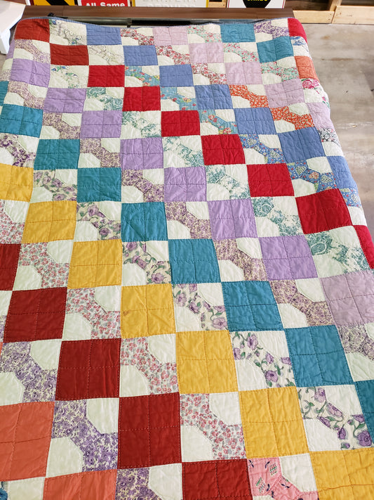 Vintage hand quilted throw BOWTIE design 73 x 64"