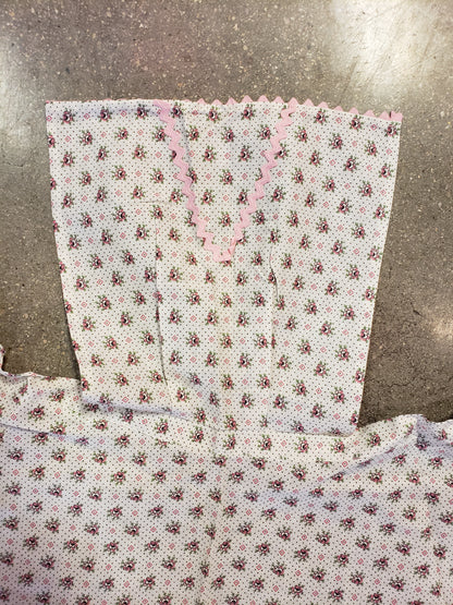 Vintage pinner apron white with pink flowers