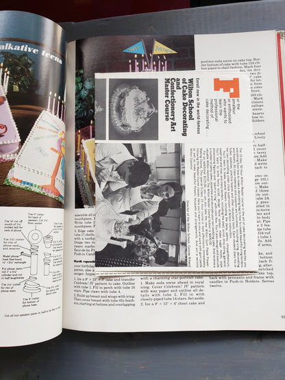 Celebrate! IV Wilton cake decorating book