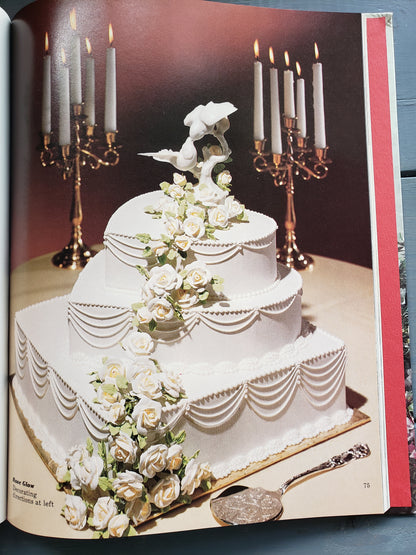 Celebrate! IV Wilton cake decorating book