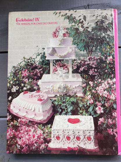 Celebrate! IV Wilton cake decorating book