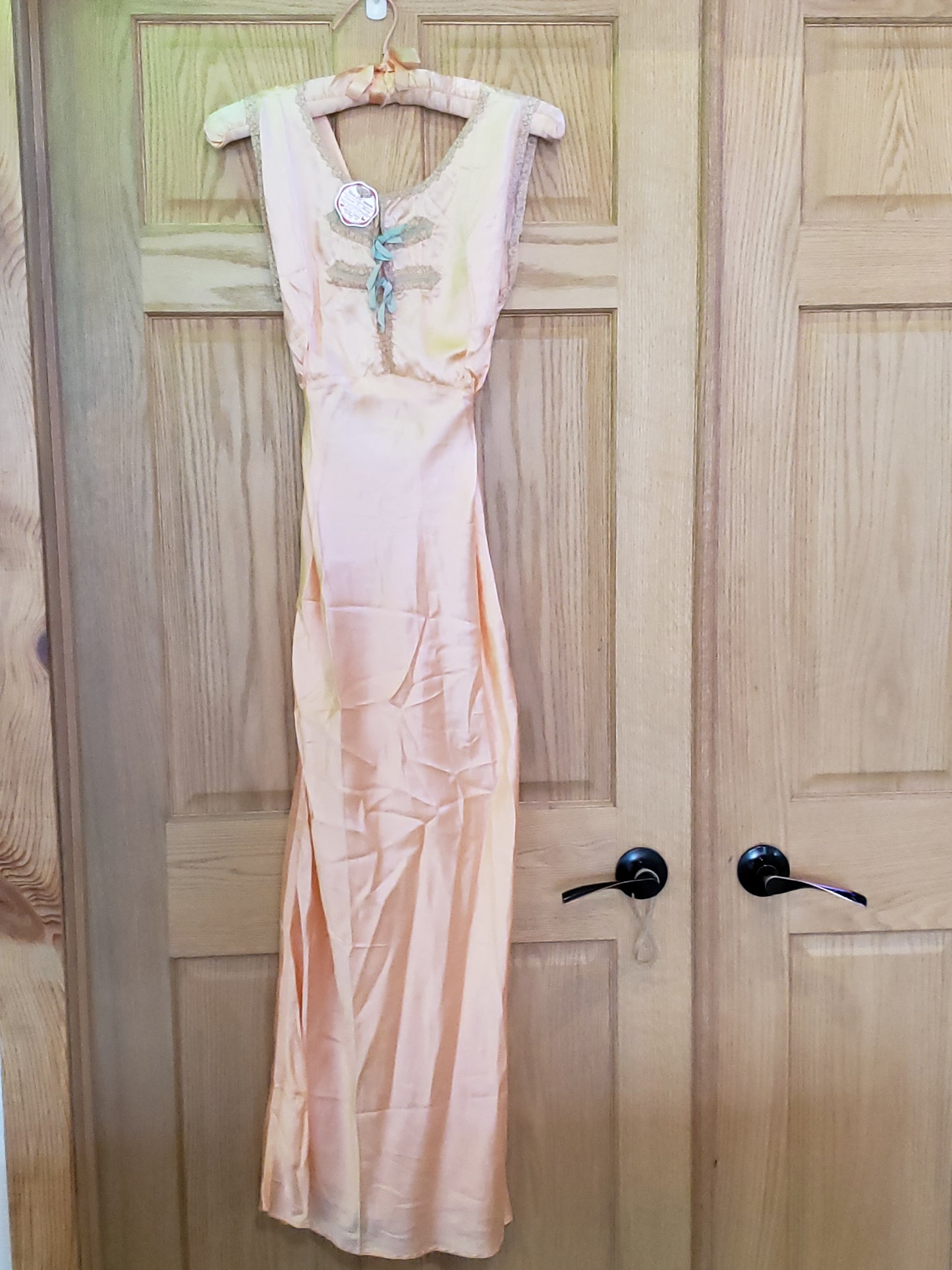 Queen Mary SMALL vintage nightie with padded hanger