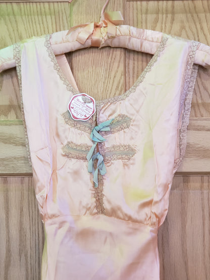 Queen Mary SMALL vintage nightie with padded hanger