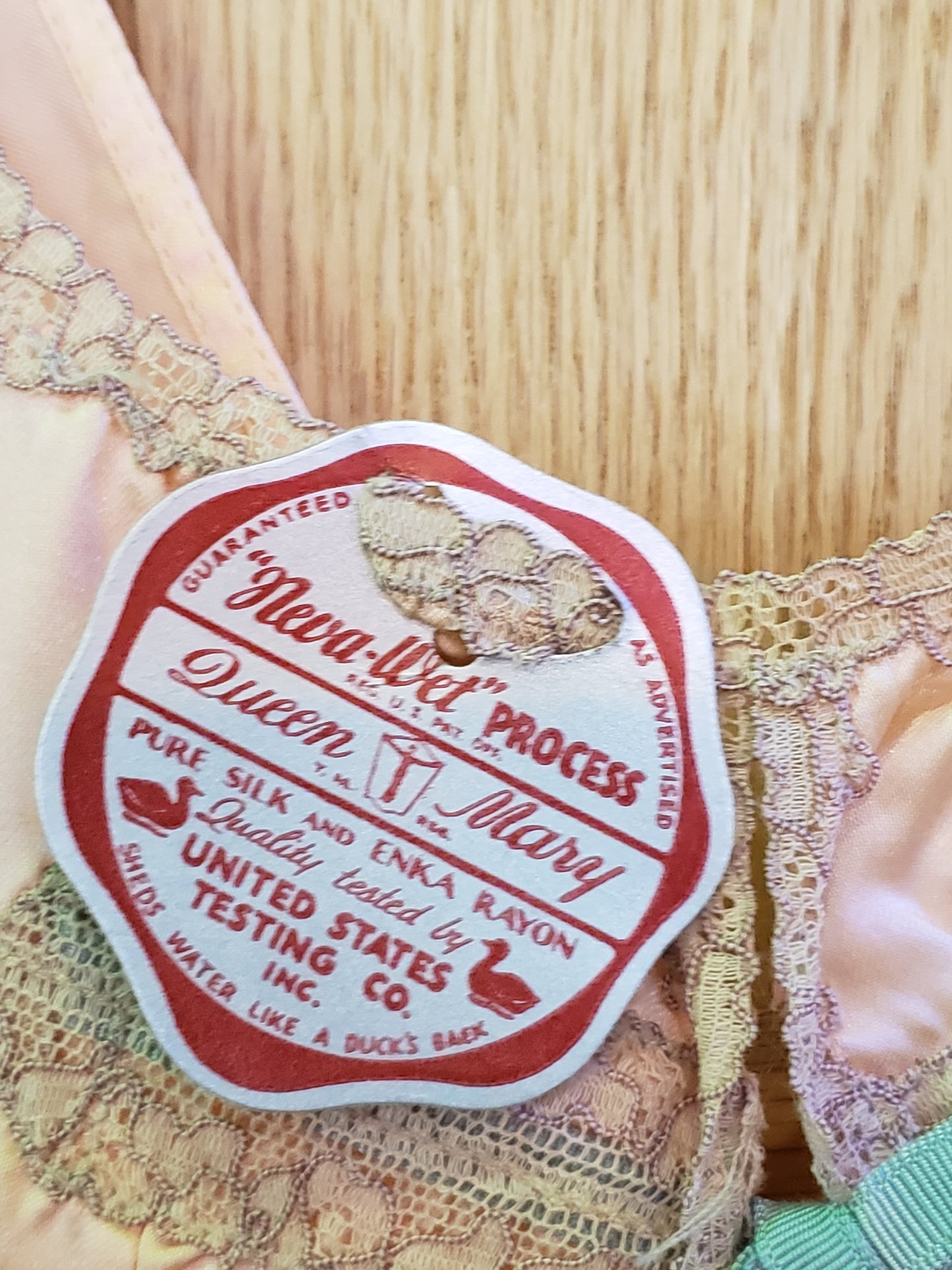 Queen Mary SMALL vintage nightie with padded hanger