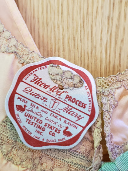 Queen Mary SMALL vintage nightie with padded hanger