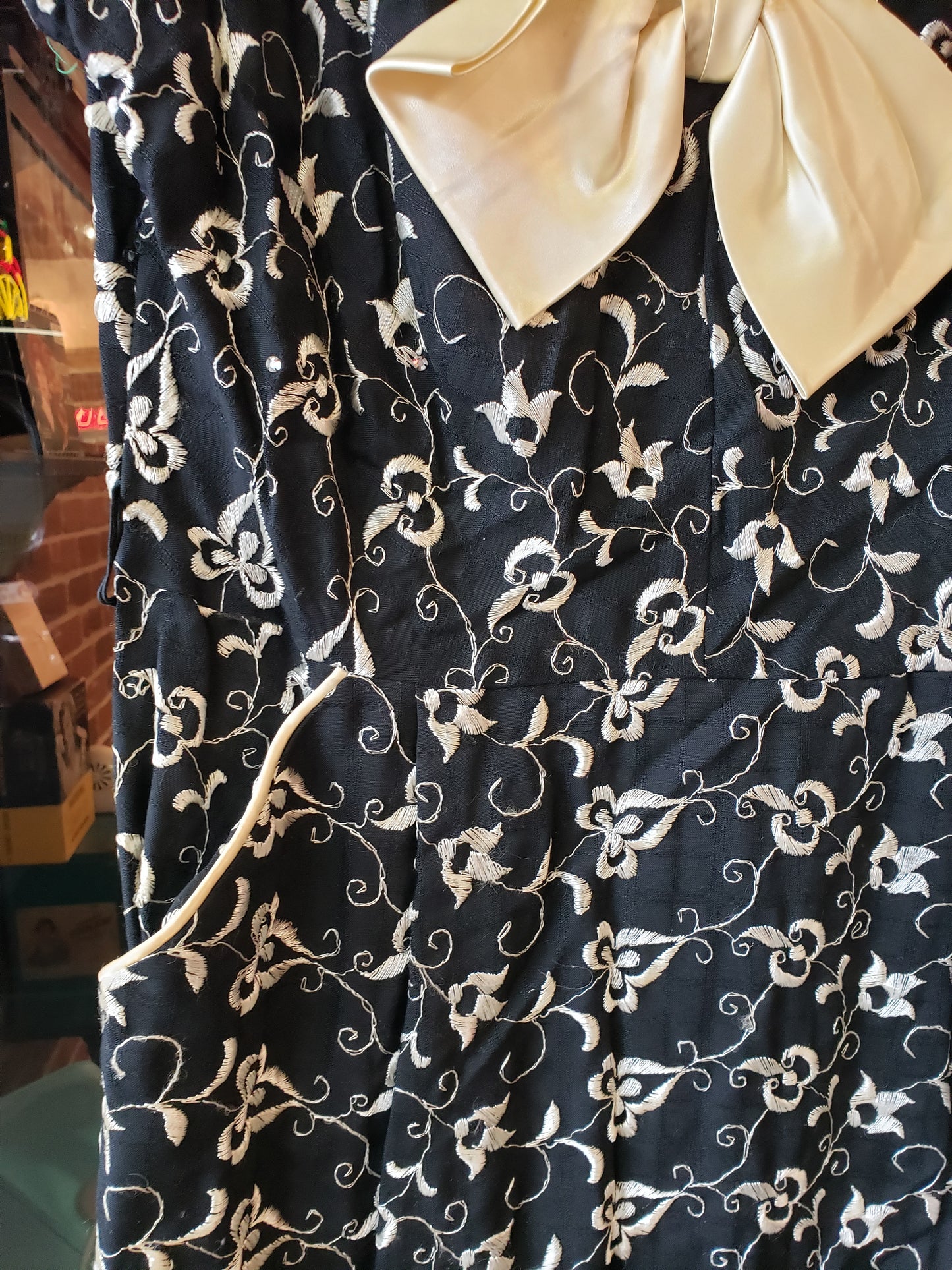 1940s Black and ivory embroidered vintage dress