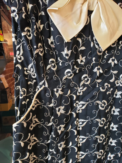 1940s Black and ivory embroidered vintage dress