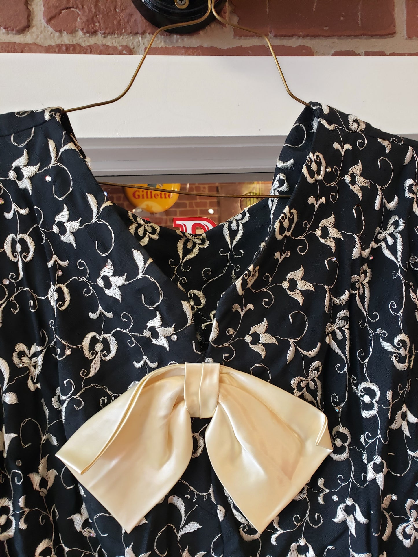 1940s Black and ivory embroidered vintage dress