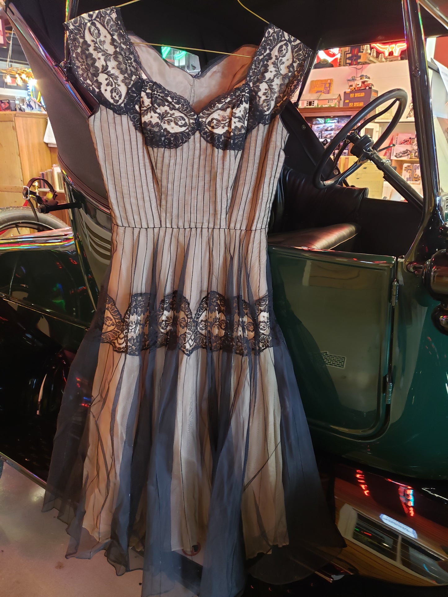 1920's /30's style vintage Black and Tan lace dress