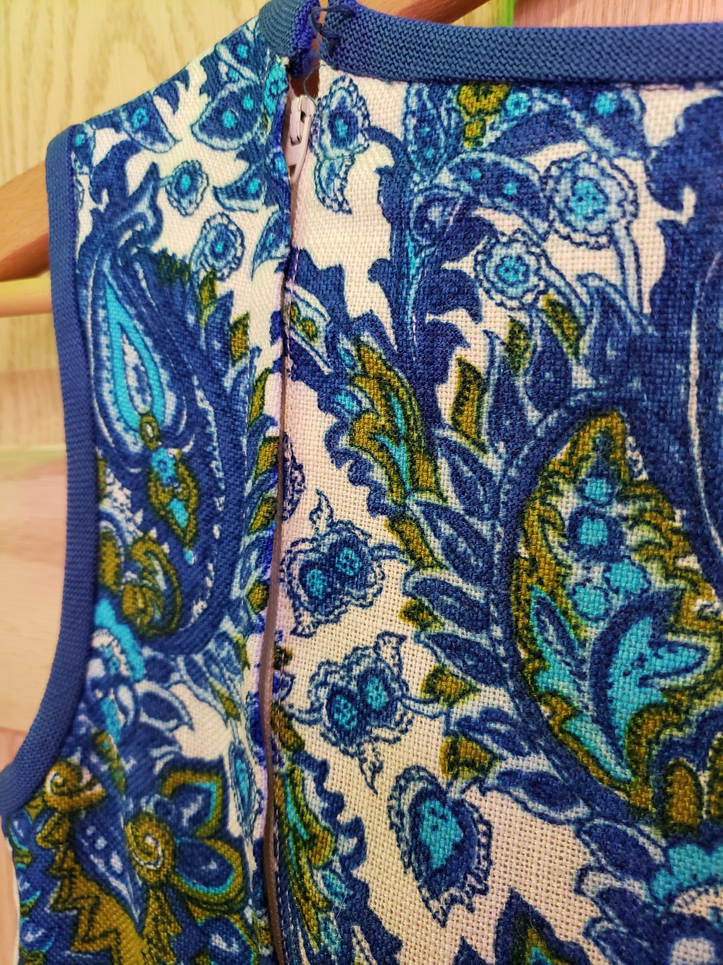 Blue Paisley size 11 vintage sheath dress