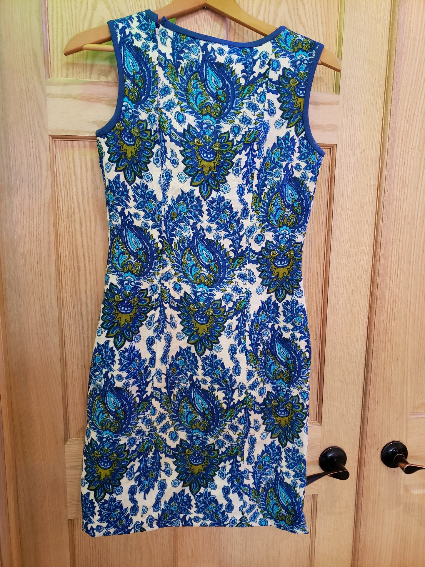 Blue Paisley size 11 vintage sheath dress