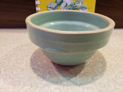 5 inch light green beehive style mixing bowl