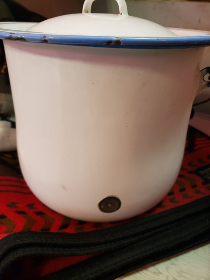 1940s Porcelain Enamelware pot / lid "Cream City" label
