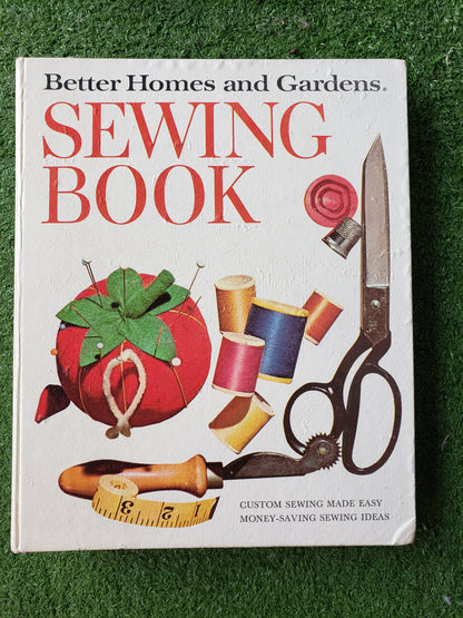 SEWING BOOK y Better Homes and Gardens (1970)