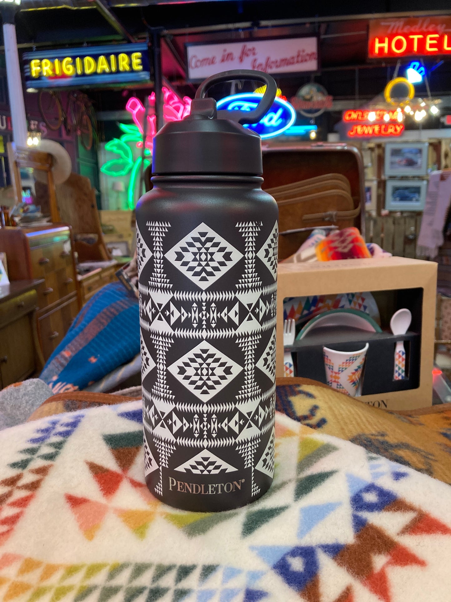 Pendleton Insulated drink bottle with Twist Cap/ Shared Spirits