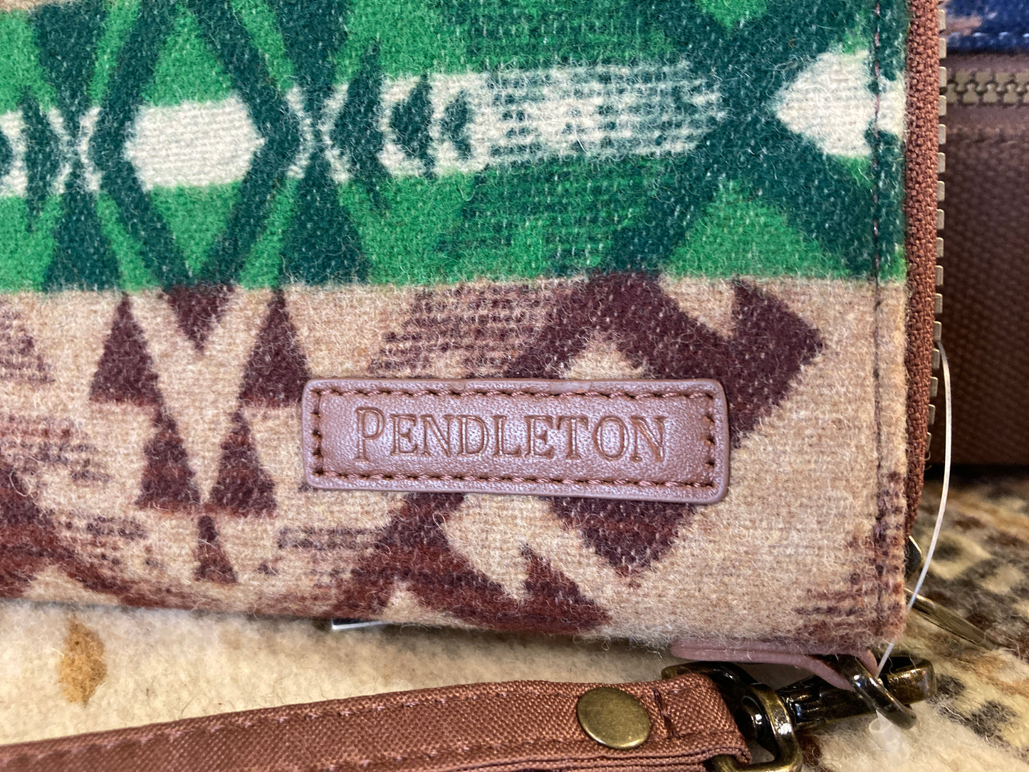 Pendleton Smartphone wallet in the Sawtooth Mountain pattern