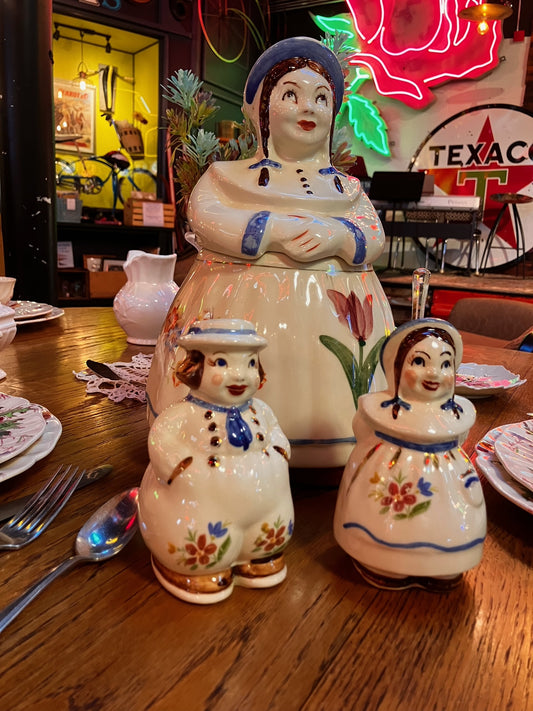 Vintage Shawnee Dutch Boy and Girl Salt and Pepper Shakers- 1940's