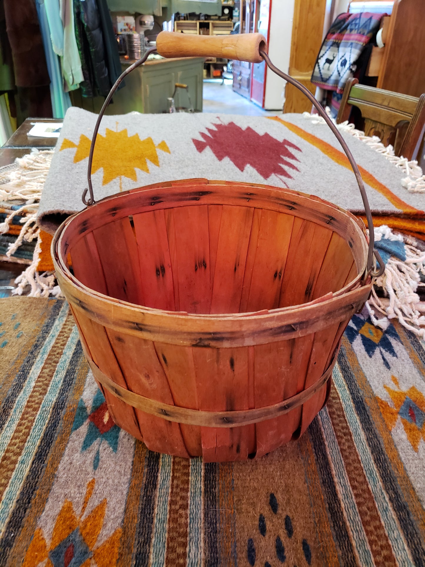 Small apple basket with handle