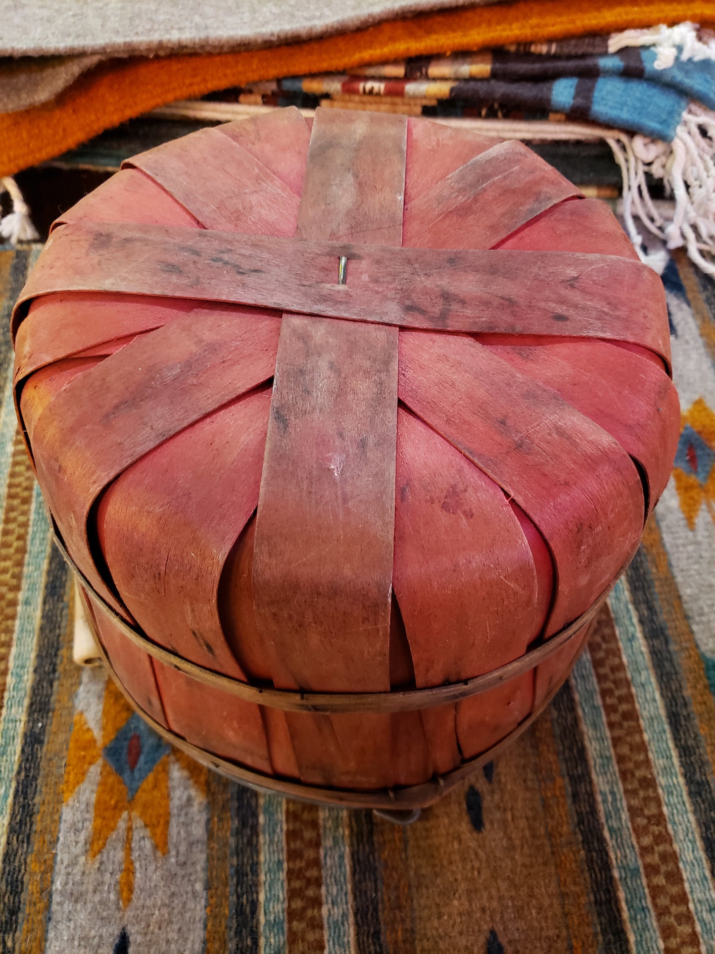 Small apple basket with handle