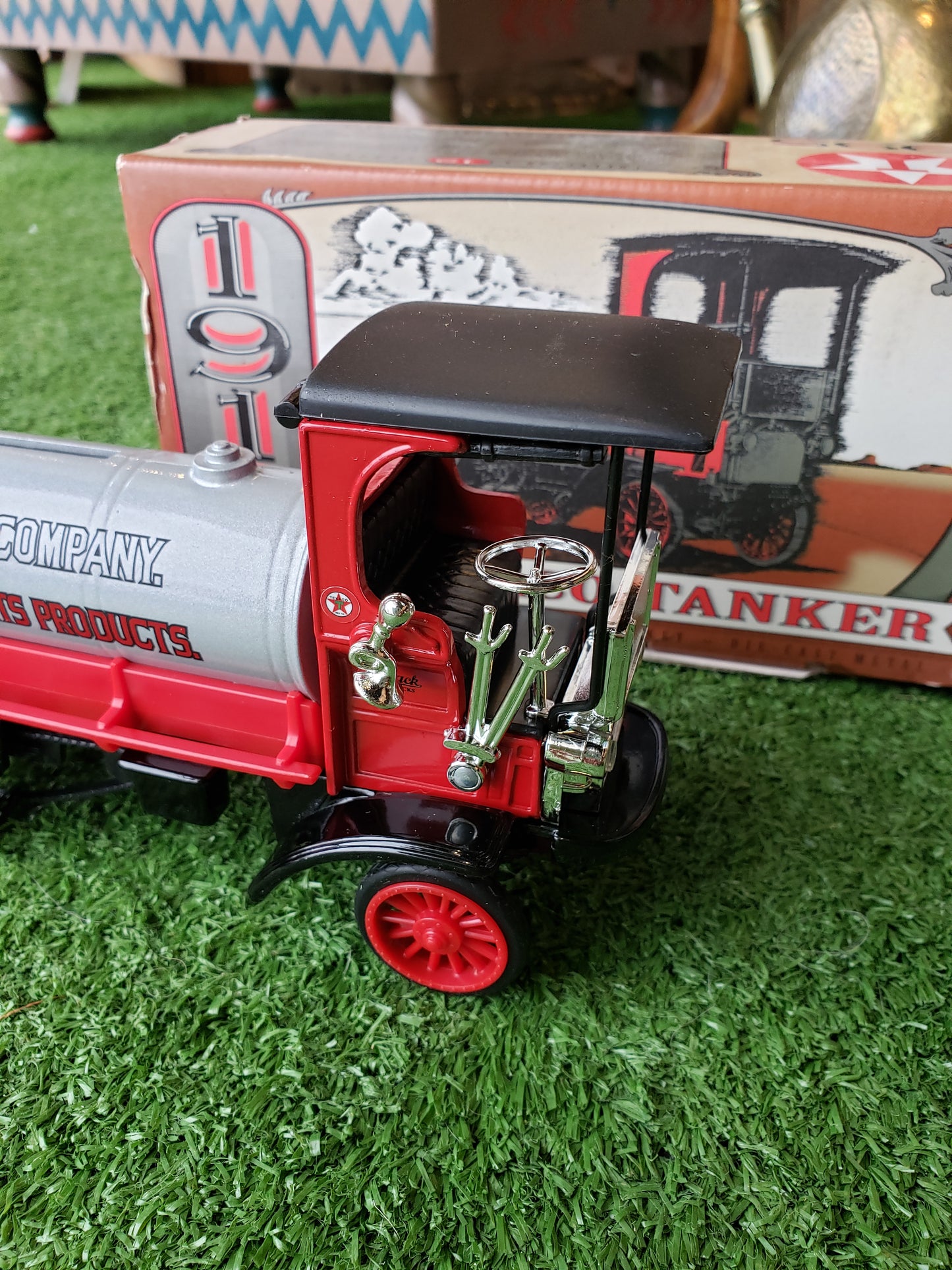 1910 Mack Texaco Tanker Truck bank