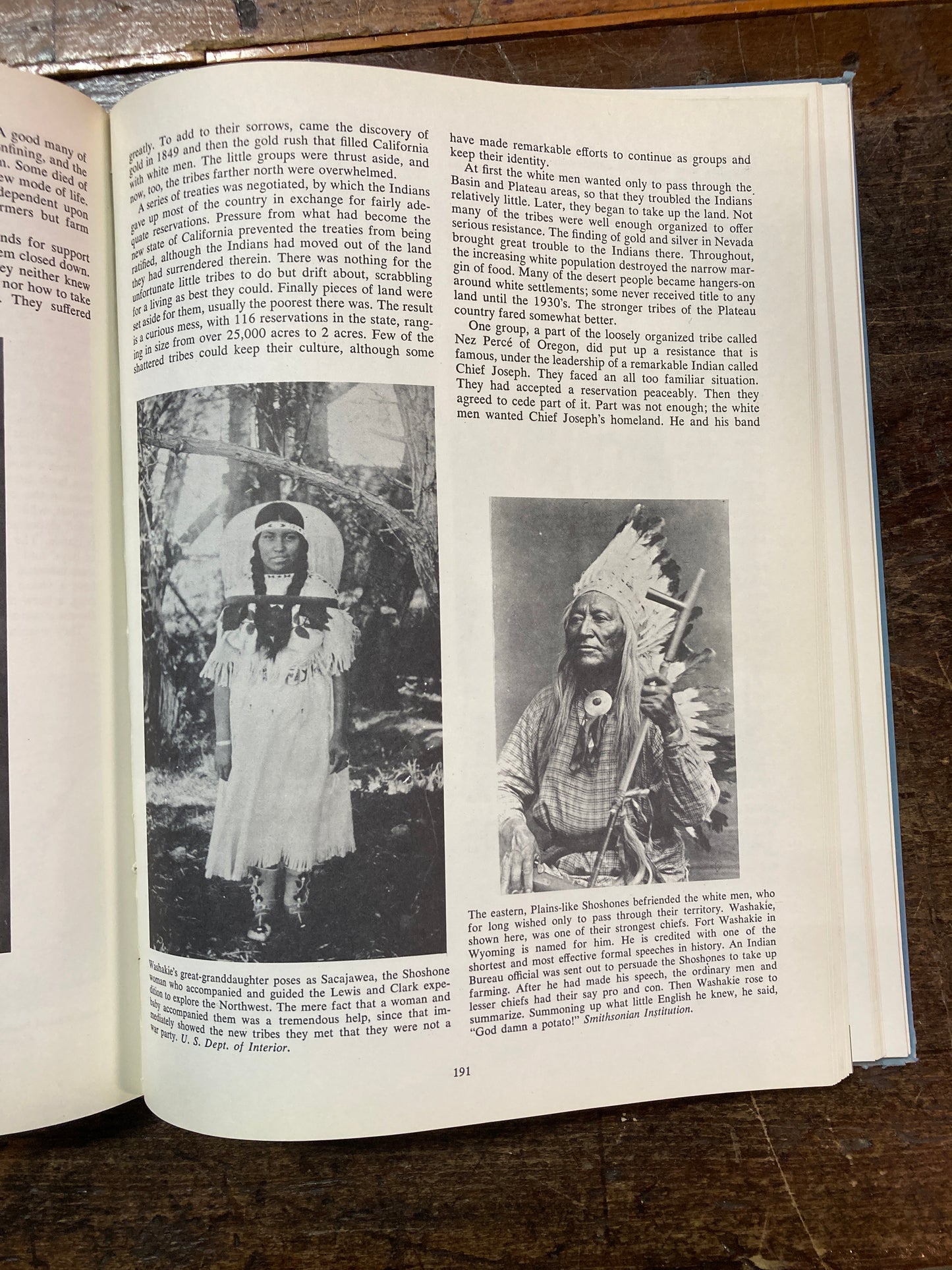 A Pictorial History of the American Indian By Oliver Lafarge