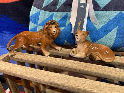 Lion and lioness salt pepper shaker set