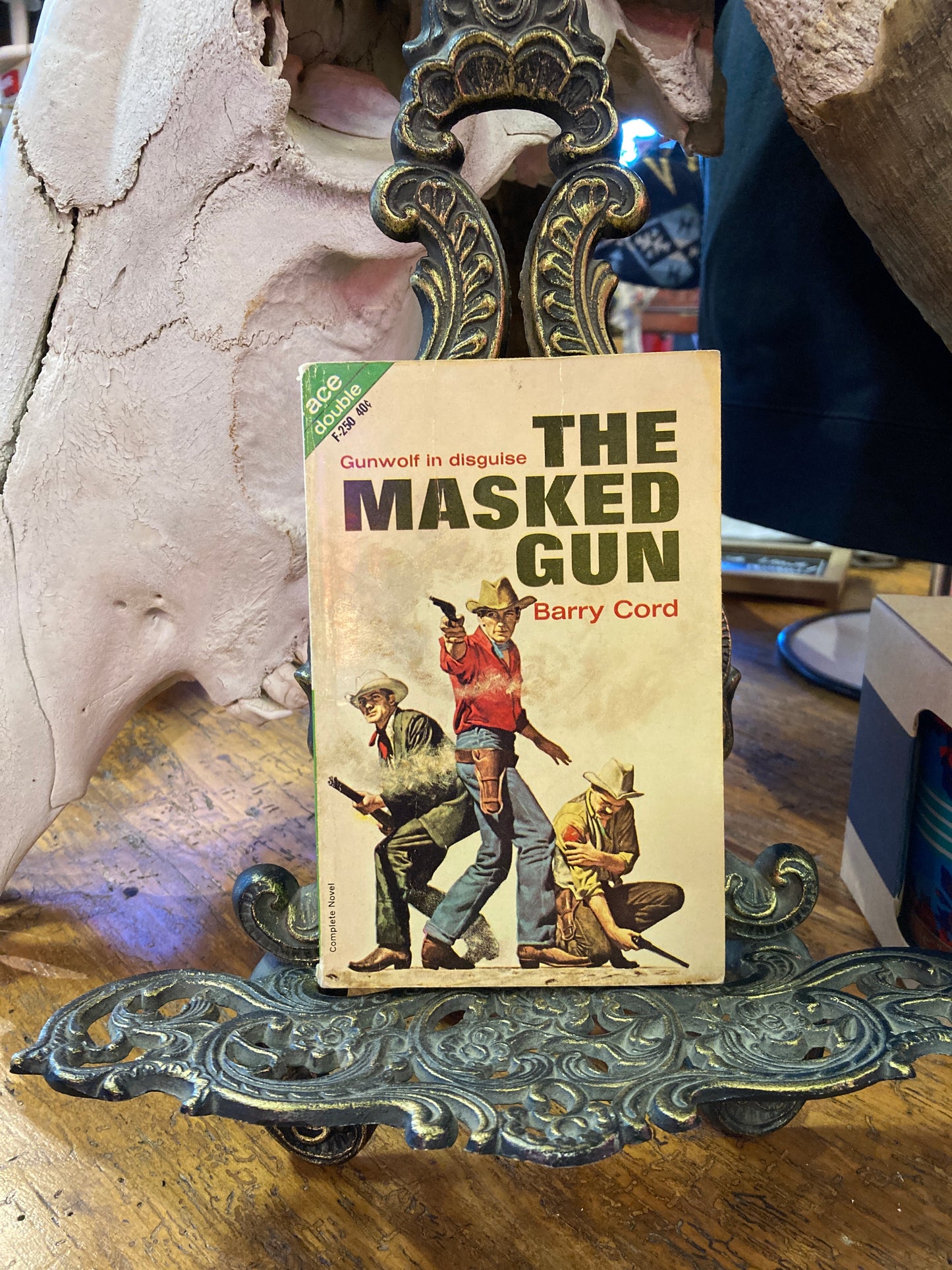 The masked gun/ Gallows Gulch Ace double book