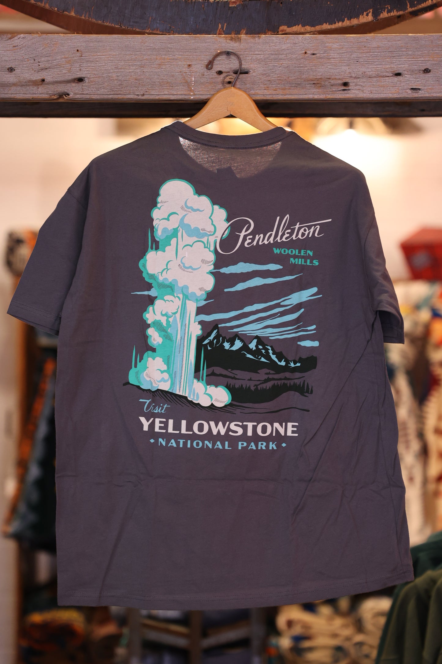 PENDLETON MEN'S YELLOWSTONE GRAPHIC TEE